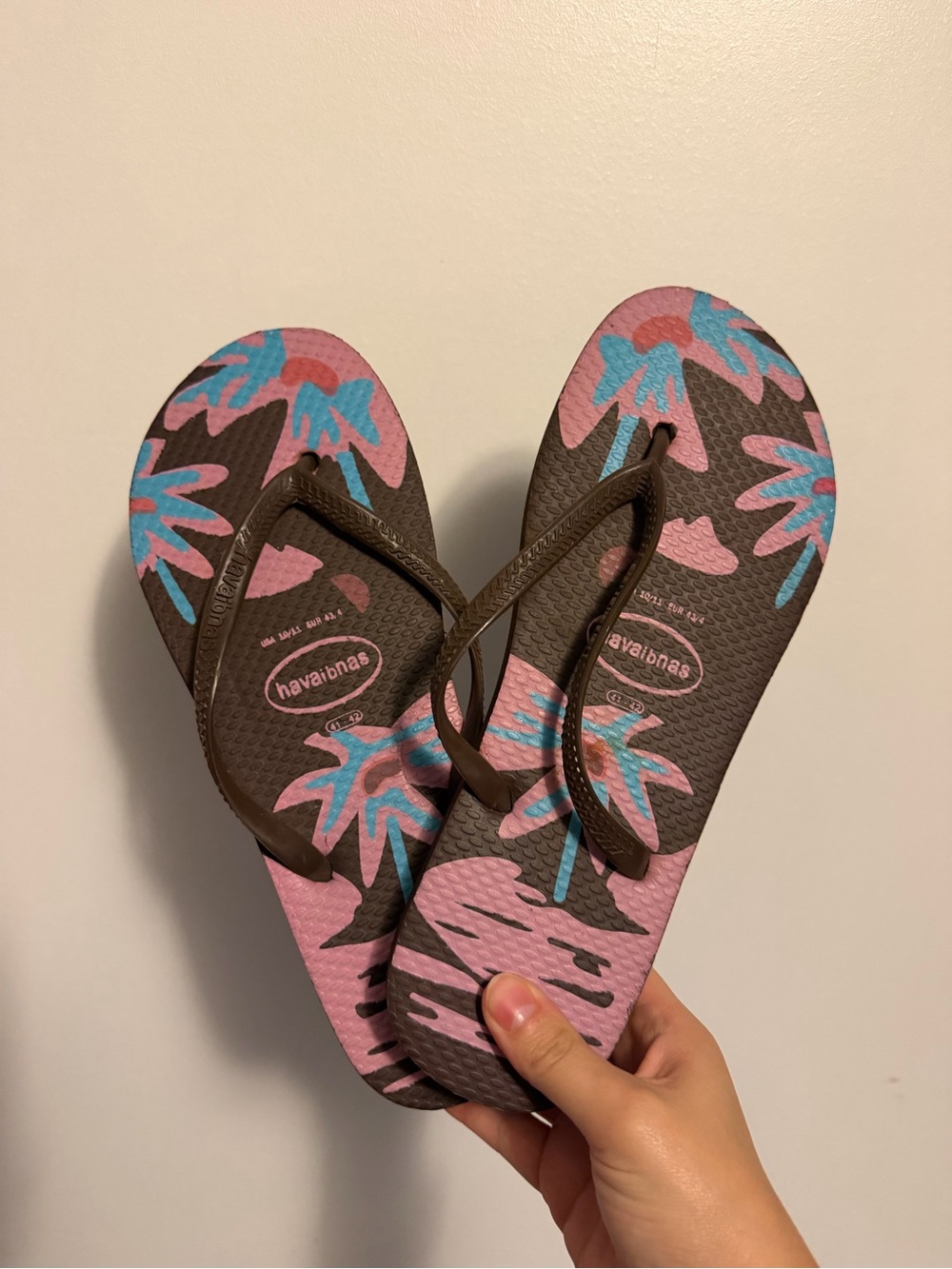 Havaianas Brown Floral Tropical Print Flip Flops Sandals Size USA 10/11 (EUR 41/